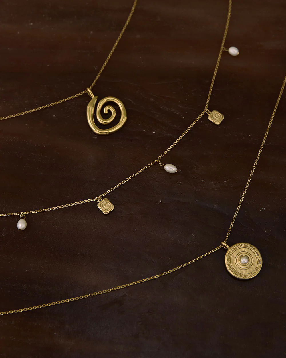 VELVET SWIRL NECKLACE (18K GOLD VERMEIL) - Image 3