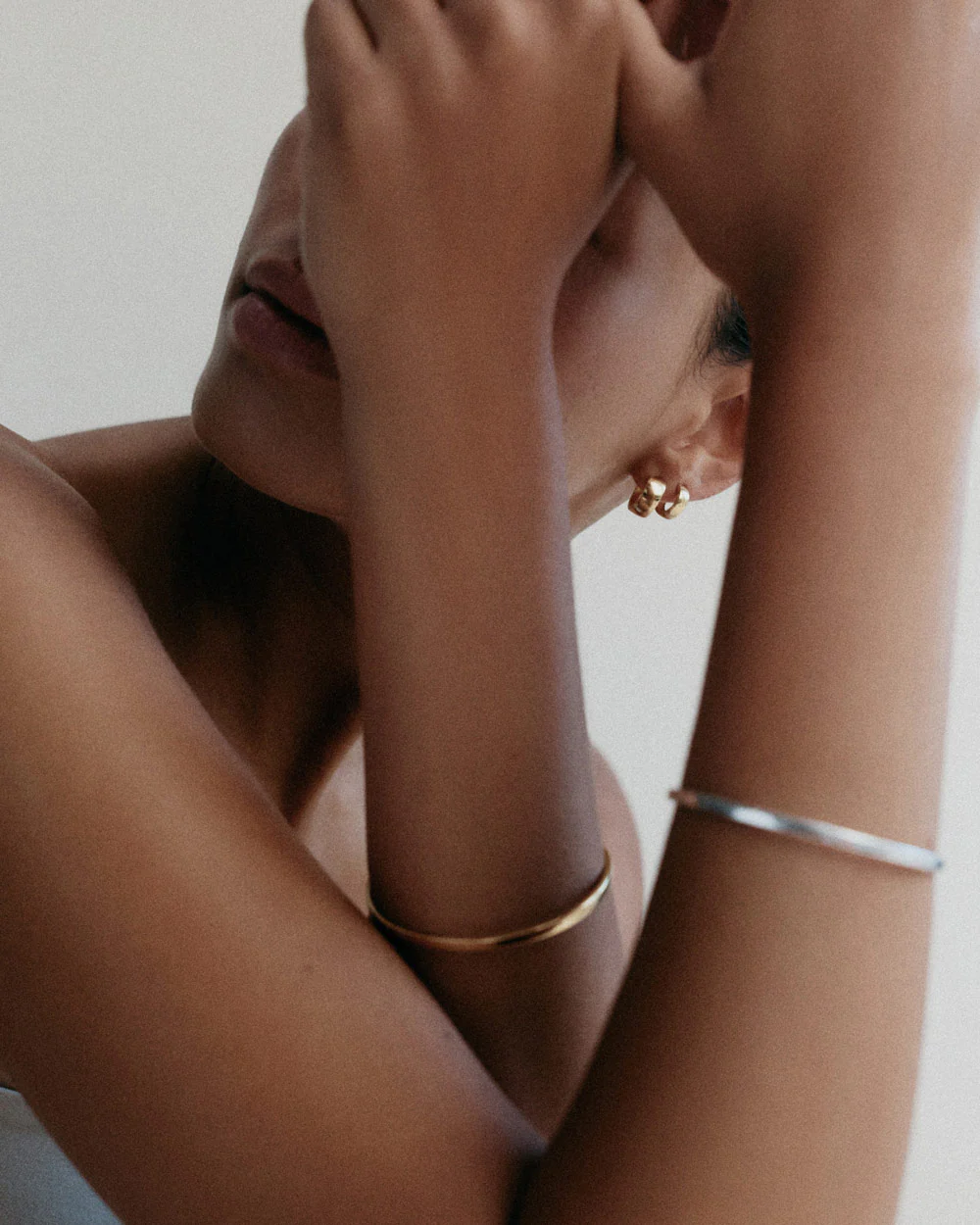 VERA HOOPS (18K GOLD PLATED) - Image 6
