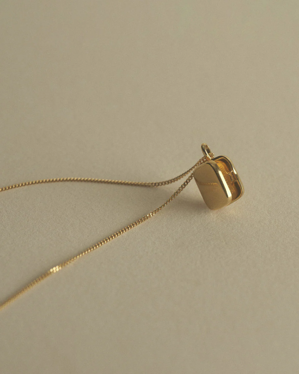 VERA LOCKET (18K GOLD VERMEIL) - Image 3