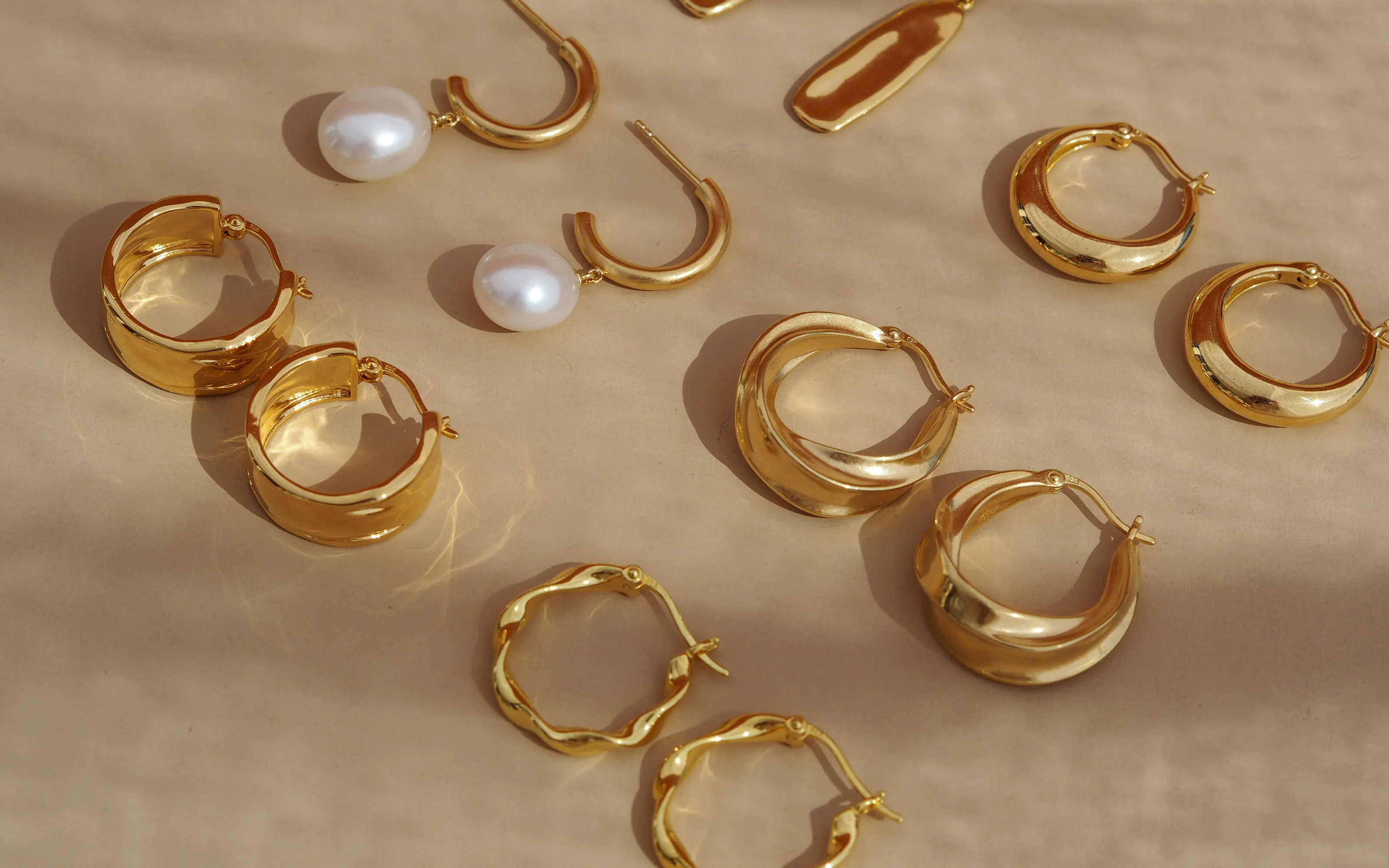 WAVE HOOPS (18K GOLD PLATED) - Image 5